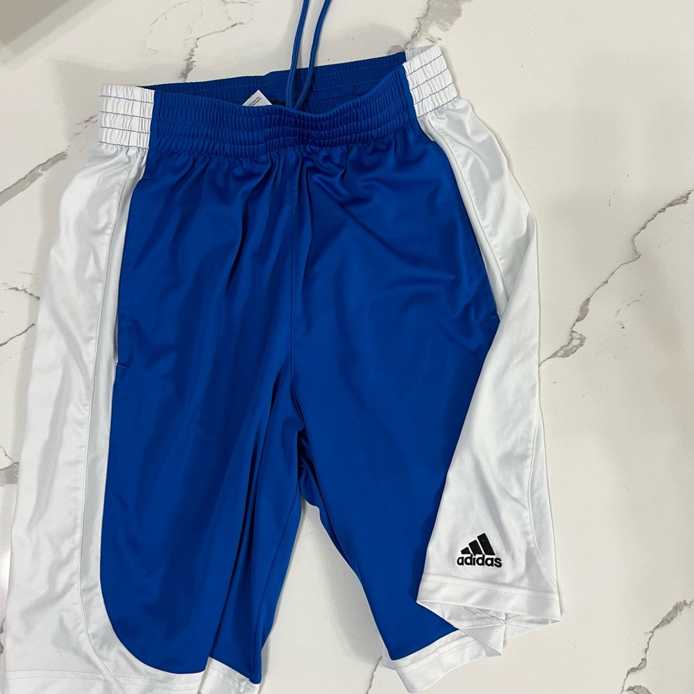 ⭐️ Men’s Adidas Shorts size Small